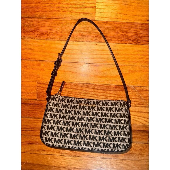 Michael Kors Shoulder Bag in Monogram - Picture 2 of 4